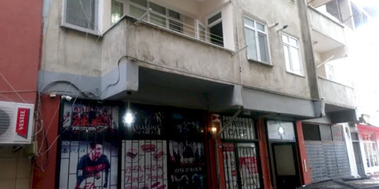 Yine kadın cinayeti! Eşini boğazını kesti, intihar etti
