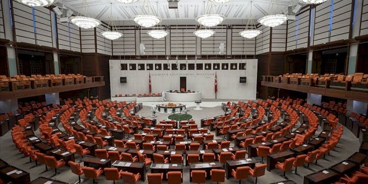 Meclis aritmetiğini anlattıktan sonra AKP’yi uyardı: 4 milletvekili daha giderse…