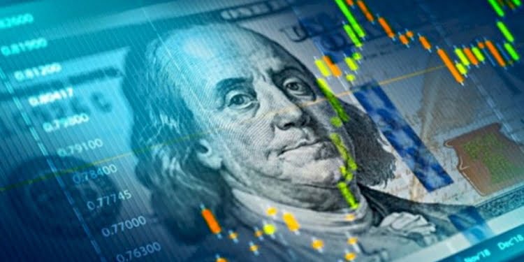 Dolar yeniden uçuşa geçti