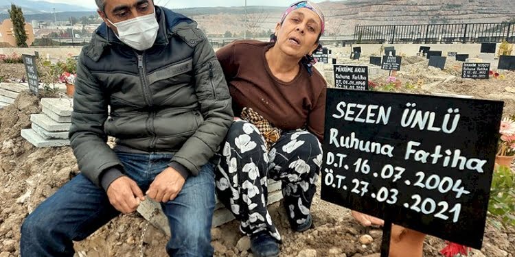 ‘Her yaşı için bir bıçak sokmuş’