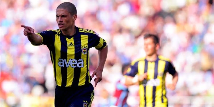 Fenerbahçeli eski futbolcu Alex de Souza, Sao Paulo takımına antrenör oldu