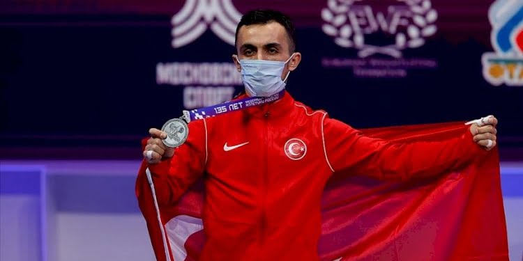Avrupa Halter Şampiyonası’nda milli haltercilerden 3 madalya