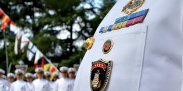 image_750x_606b0ead2a051