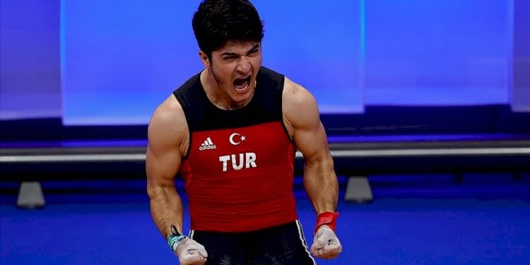 Milli halterci Muhammed Furkan Özbek Avrupa şampiyonu oldu