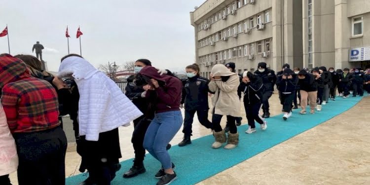 ‘Yarasa kız’ operasyonu: 125 kişi adliyeye sevk edildi