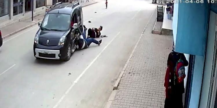 Telefonunu gasbettiği genç kız ile kardeşini aracıyla metrelerce sürükledi