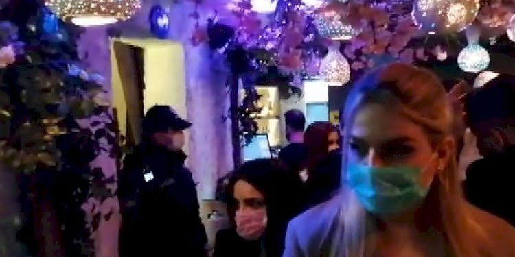 Kısıtlamayı hiçe saydılar: 100 kişiyle koronavirüs partisi