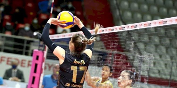 VakıfBank final serisinde Fenerbahçe karşısında öne geçti