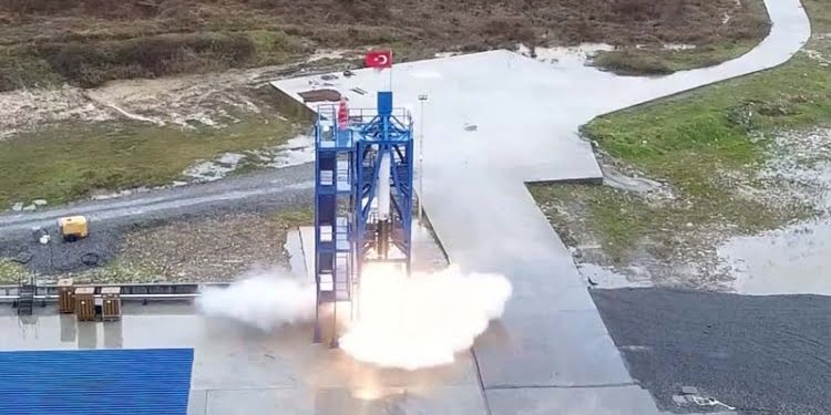 Milli ve özgün hibrit roket motoru ilk sınavını başarıyla geçti