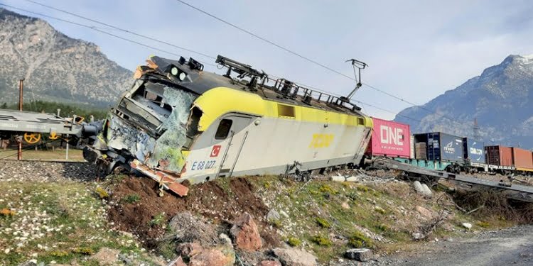 Adana’daki tren kazasının görüntüleri ortaya çıktı