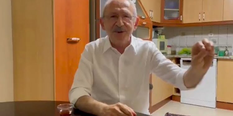 Kemal Kılıçdaroğlu evinin mutfağından gençlere video gönderdi