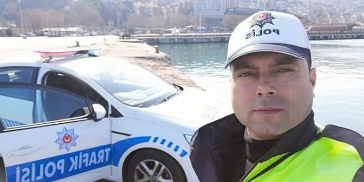 1 yıl önce anonsla ‘tedbir’ uyarısı yapan polis, koronavirüsten hayatını kaybetti