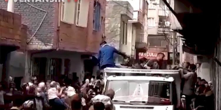 Urfa’dan sonra Diyarbakır Bağlar’da patates dağıtımında izdiham