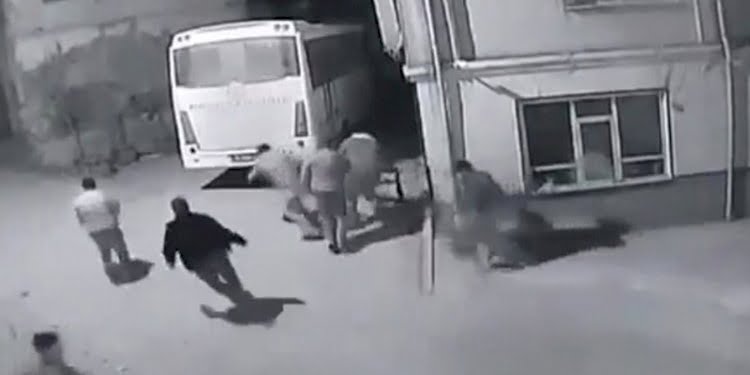Kısıtlamayı ihlal edenler jandarmadan böyle kaçtı
