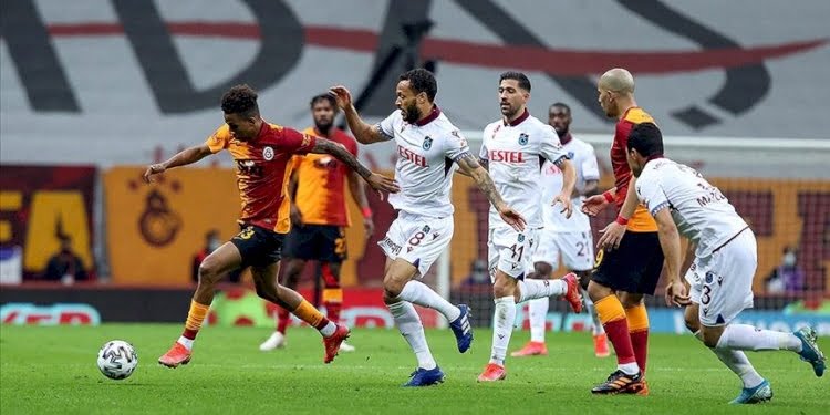 Galatasaray, Trabzonspor karşısında bir puanı son anda kurtardı