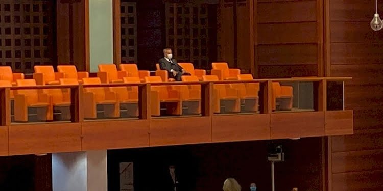 TBMM’deki oturumu tek başına takip eden AKP’li