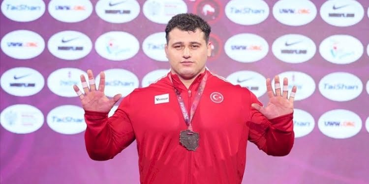 Milli güreşçi Rıza Kayaalp 10. kez Avrupa şampiyonu