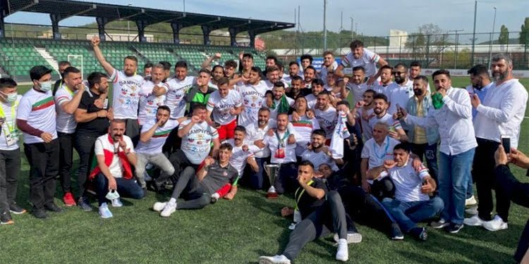 Şampiyon olan Diyarbekirspor 2. lige yükseldi