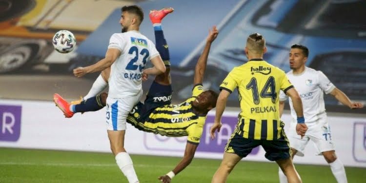 Fenerbahçe – BB Erzurumspor maçında tartışma yaratan penaltı kararı