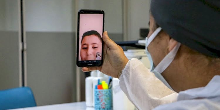 Sağlık çalışanı anne 1 yıldır oğluna sarılamıyor