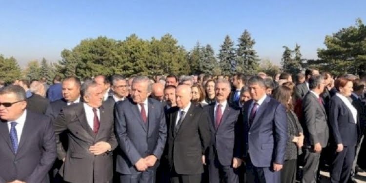 Özgür Özel, MHP’lileri kızdıracak Bahçeli fotoğrafı paylaştı