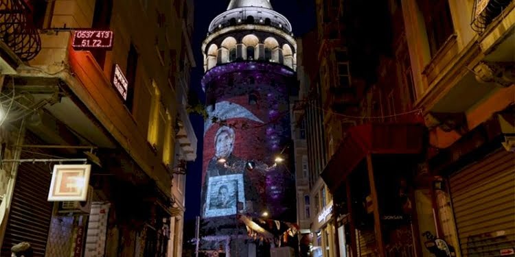 Anneler Günü, Galata Kulesi’ne yansıtılan fotoğraflarla kutlandı