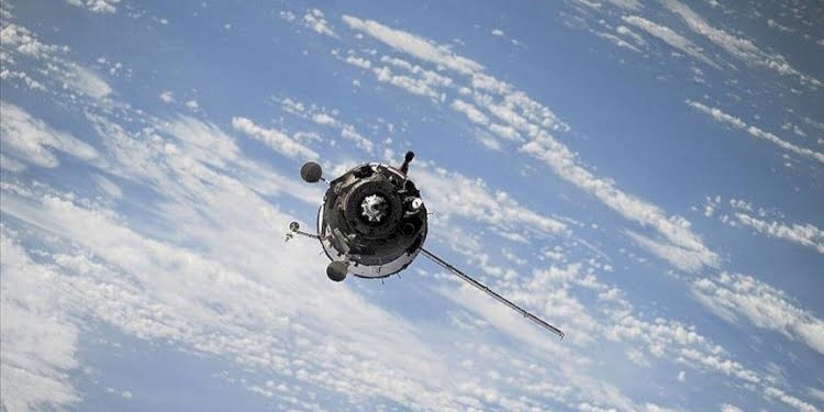 Çin’den Dünya’ya düşen roket eleştirilerine yanıt! SpaceX roketini hatırlattılar