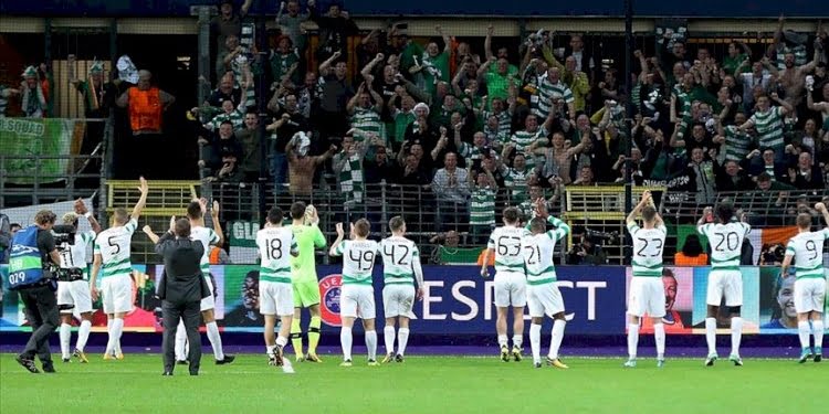 Celtic taraftarları tribündeki Filistin bayraklarını kaldıran yönetime tepki gösterdi
