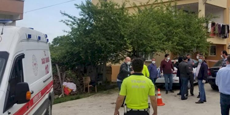 Annesini baltayla öldürdü, olay yerine gelen polisleri yaraladı
