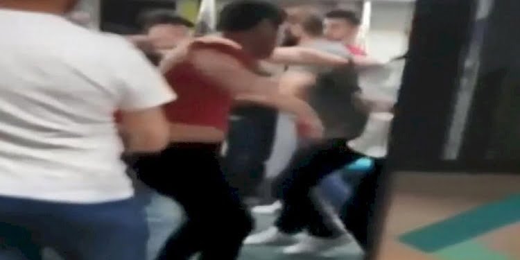 Marmaray’da tekme tokat kavga