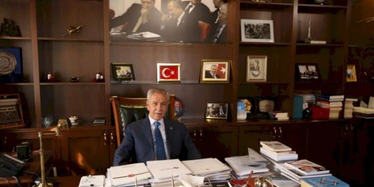 Ofis tuttu, tabela astı… Bülent Arınç’ın yeni işi belli oldu