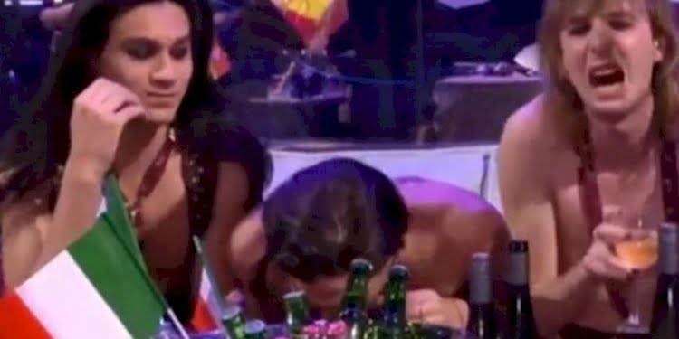 Eurovision 2021’in birincisi canlı yayında uyuşturucu mu kullandı?