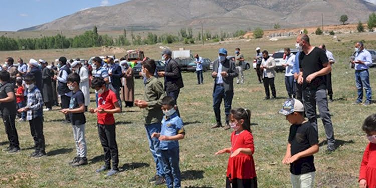 Çiftçilerden yağmur duası