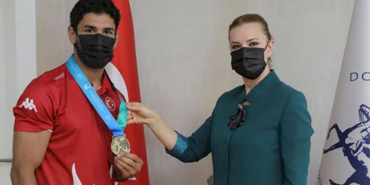 Milli sporcu madalyasına kavuştu, Veryansın TV’ye teşekkür etti