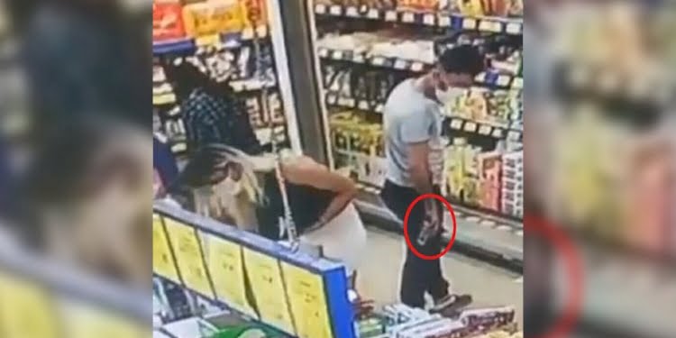 Marketteki kadının gizlice fotoğrafını çekti, polis harekete geçti