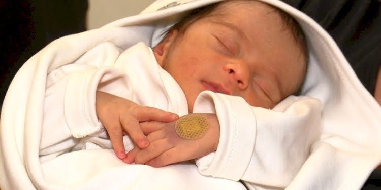 Anne karnında üç dev kitleyle savaştı: Doktorların ‘mucize’ bebeği