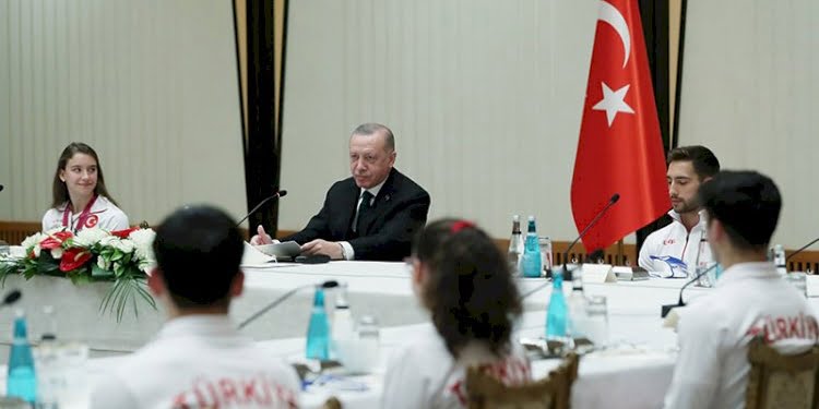 Erdoğan’dan jimnastikçilere: Madalyaları çaldırmayın ha