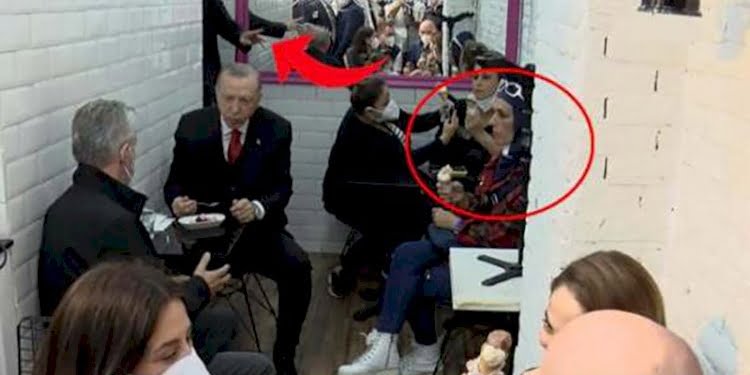 Erdoğan’ın karşısında bacak bacak üstüne atan kadın uyarıldı