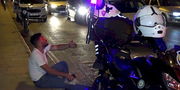 Alkollü sürücü dehşet saçtı: 5 otomobil 5 yayaya çarptı