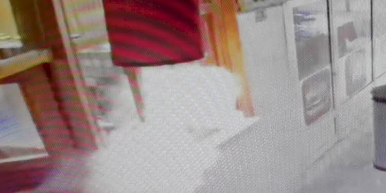 Bataryası şişen telefon böyle patladı