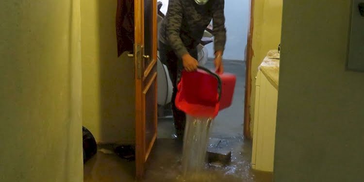 İstanbul’un yağmurla imtihanı: Ev ve işyerlerini su bastı