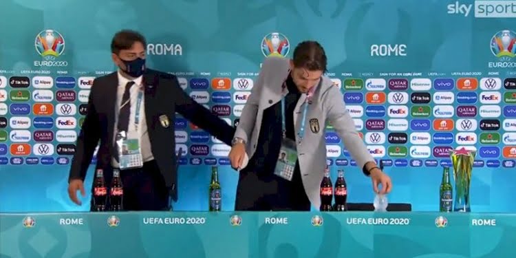 Futbolun yıldızlarından ‘Coca Cola’ eylemi sürüyor