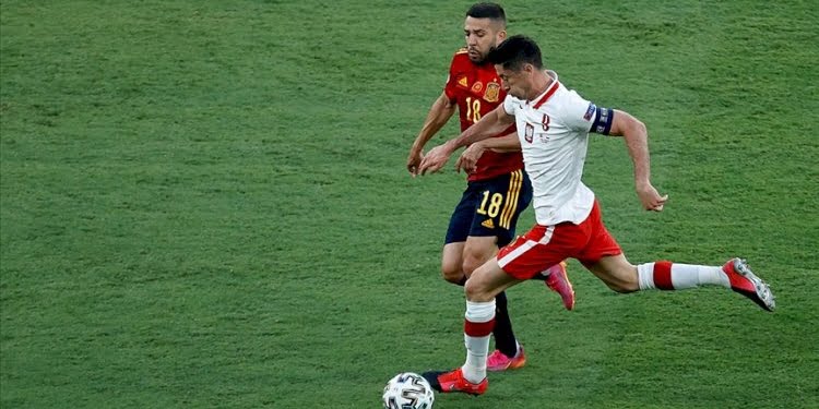 Polonya, Lewandowski’nin golüyle ilk puanını aldı