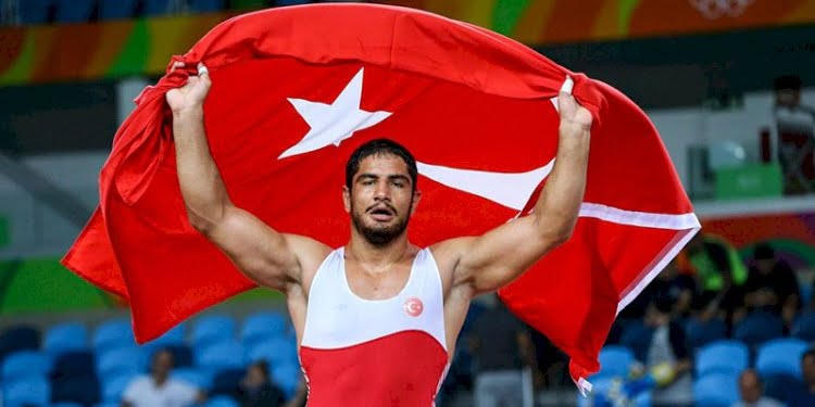 Şampiyon güreşçi Taha Akgül isyan etti: Varsa yoksa futbol