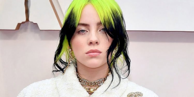 Billie Eilish, ırkçı bir ifade kullandığı videosu nedeniyle özür diledi
