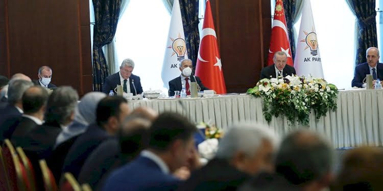 Erdoğan’dan vekillere uyarı: Peşlerine takılmayın