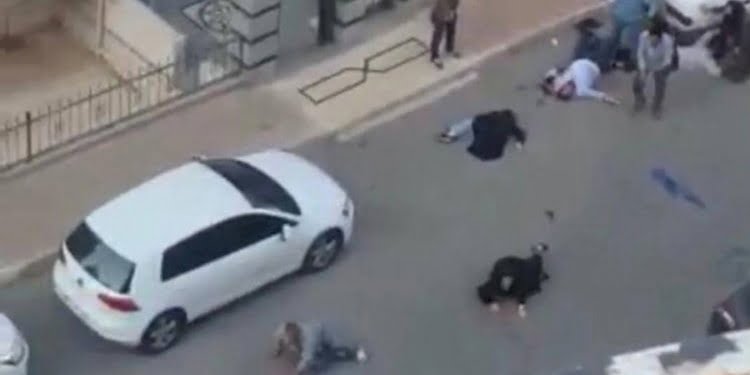 Vahşet saniye saniye görüntülendi: 7 kişiyi kurşunladılar sonra da ezmeye çalıştılar
