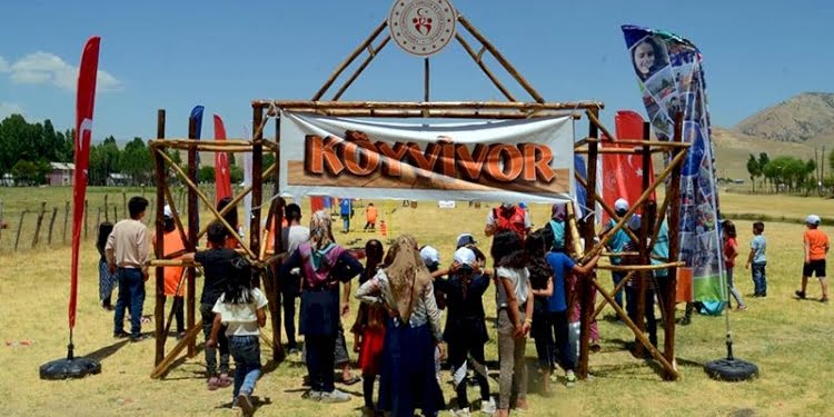Çocukların yarıştığı ‘Köyvivor’ parkurunda eğlenceli görüntüler