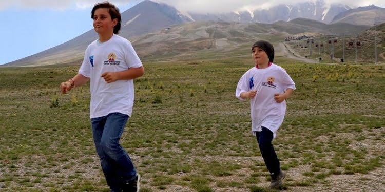 Maratonu karıştıran iki kardeş, 800 metre yerine 12 kilometre koştu