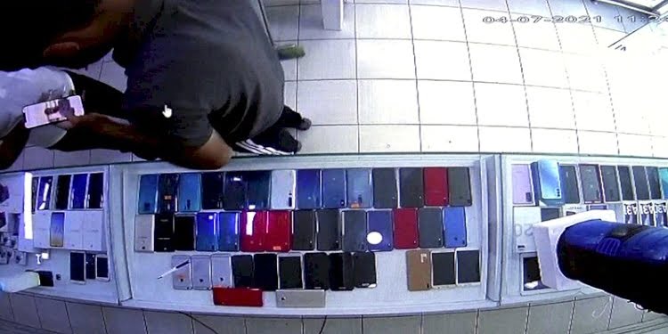 Çektiği ‘selfie’ hırsızı ele verdi